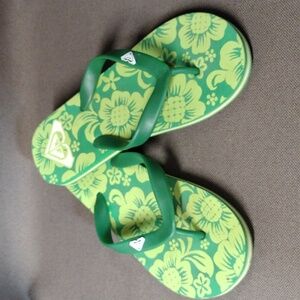 FREE ROXY Flip Flops 6/7 spend $40 on womens apparel bundle